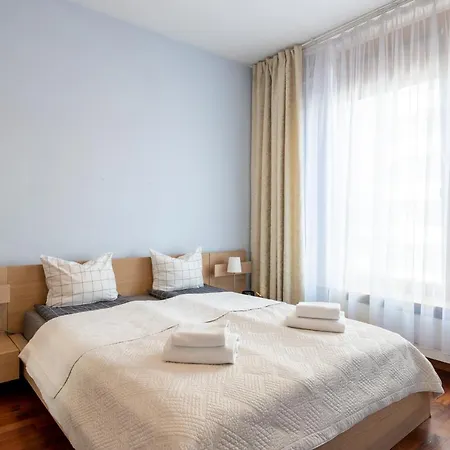 Golden - Bright & Stylish, Stawki Street *