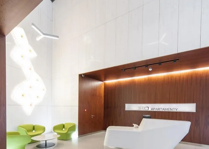 Golden - Bright & Stylish, Stawki Street