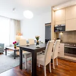 Golden - Bright & Stylish, Stawki Street Warschau