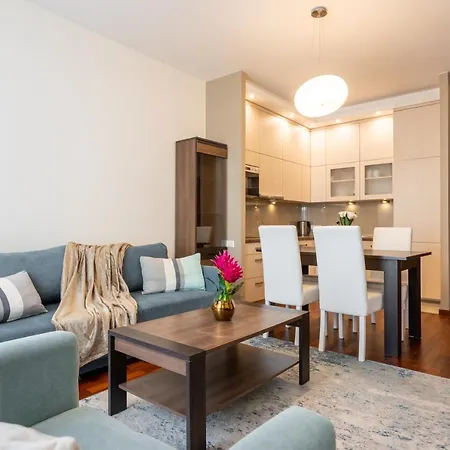 Golden - Bright & Stylish, Stawki Street Apartman Varsó