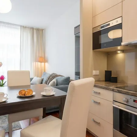 Apartman Golden - Bright & Stylish, Stawki Street
