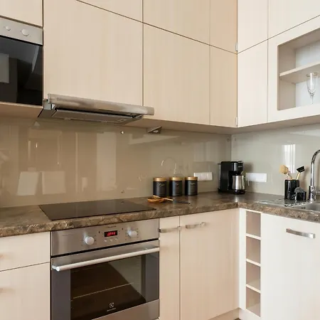 Golden - Bright & Stylish, Stawki Street Apartman Varsó