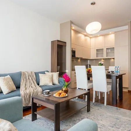 Golden - Bright & Stylish, Stawki Street *